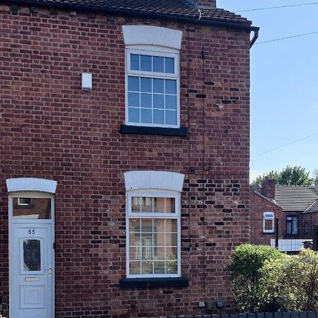 Victorian Semi Detached House Behind The High Street Villa Newton-le-Willows Buitenkant foto